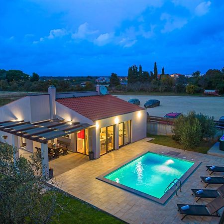 Vila Bobo Family House With Pool Vodnjan Exteriér fotografie
