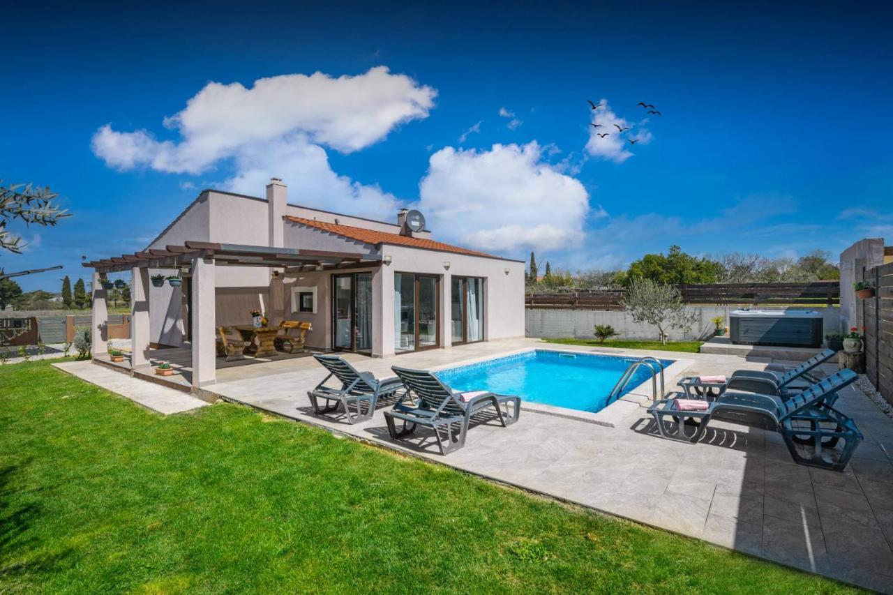 Vila Bobo Family House With Pool Vodnjan Exteriér fotografie