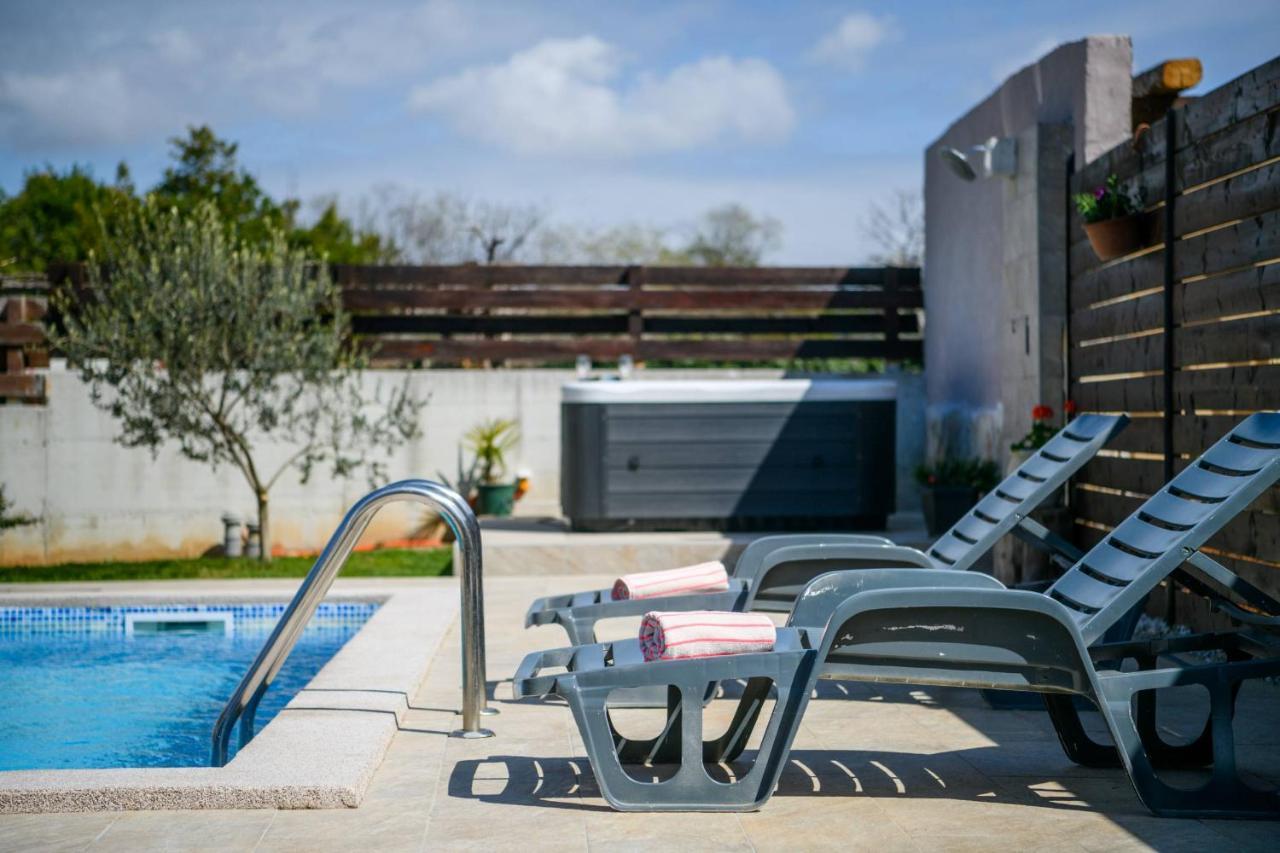 Vila Bobo Family House With Pool Vodnjan Exteriér fotografie