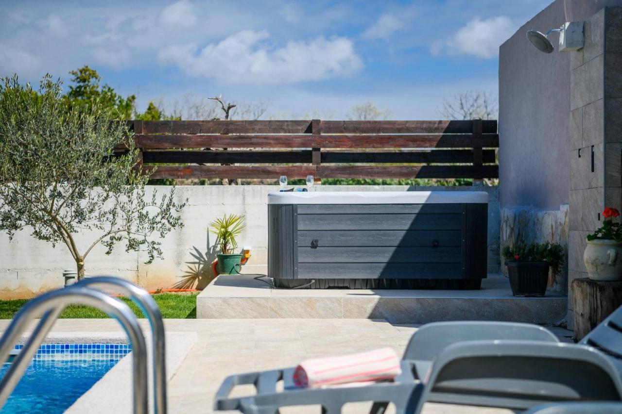 Vila Bobo Family House With Pool Vodnjan Exteriér fotografie