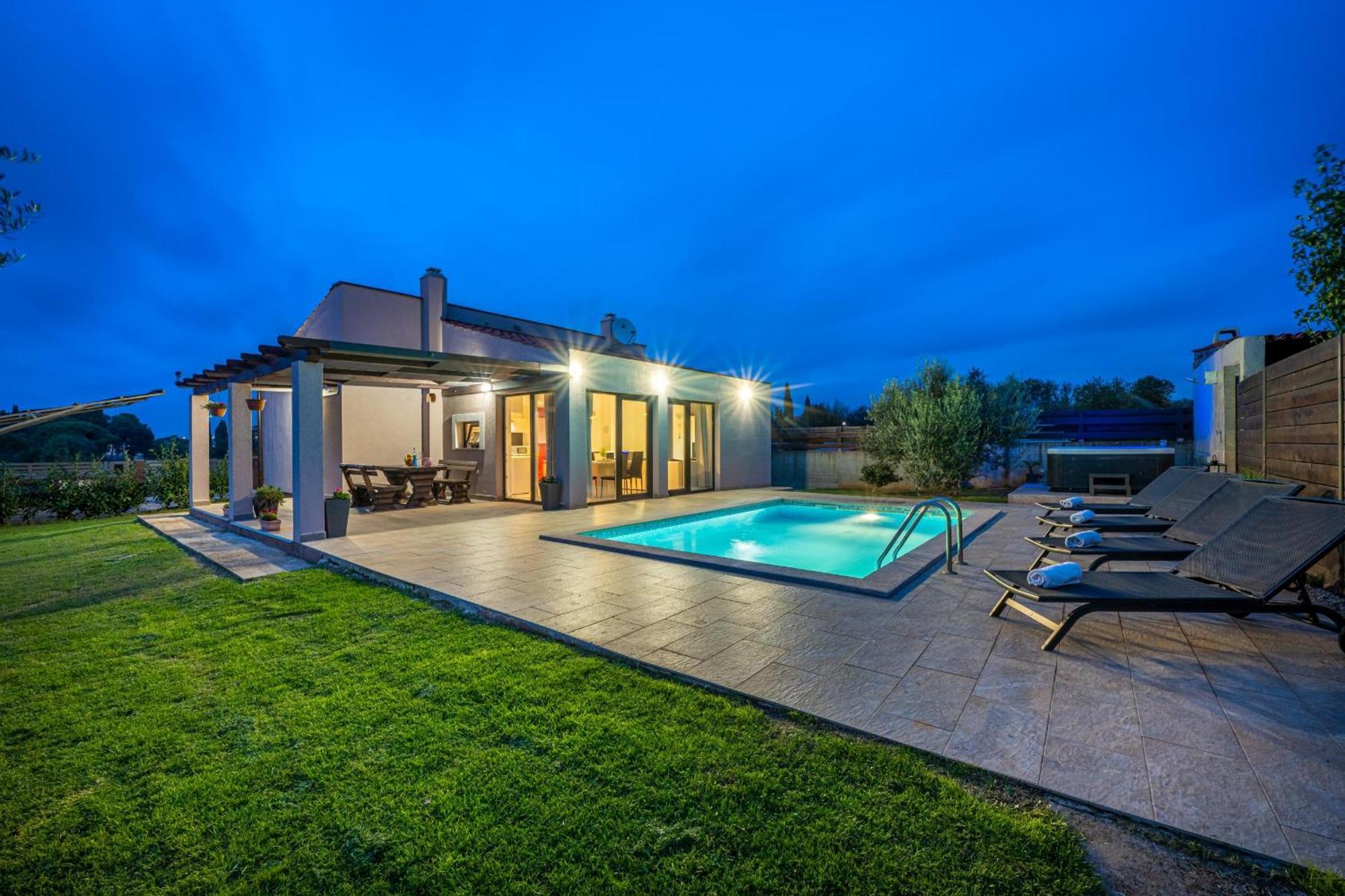 Vila Bobo Family House With Pool Vodnjan Exteriér fotografie